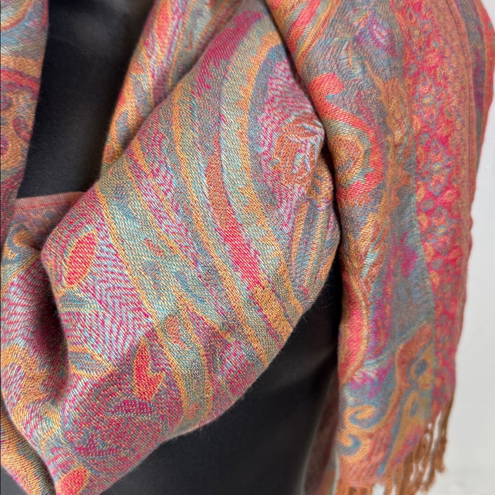 Elegant Paisley Scarf in cool tones Multicolor - Picture 2 of 4
